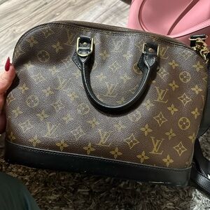 Authentic Louis vuttion Alma 
12x9x6